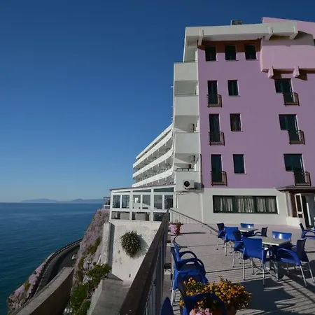Hotell Capo Skino Gioiosa Marea
